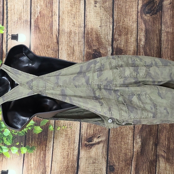 AEO Camo Tomgirl Overalls - Picture 9 of 13